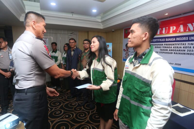 Kapolresta Barelang Dampingi Kapolda Kepri Tutup Bimtek dan Sertifikasi Bahasa Inggris, Dukung Peningkatan Kompetensi Tenaga Kerja.