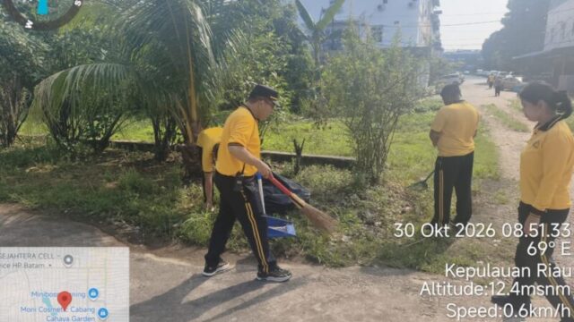 Wujudkan Kepedulian terhadap Lingkungan, Polsek Bengkong Gelar Aksi Green Policing di Klenteng Cahaya Garden Batam.