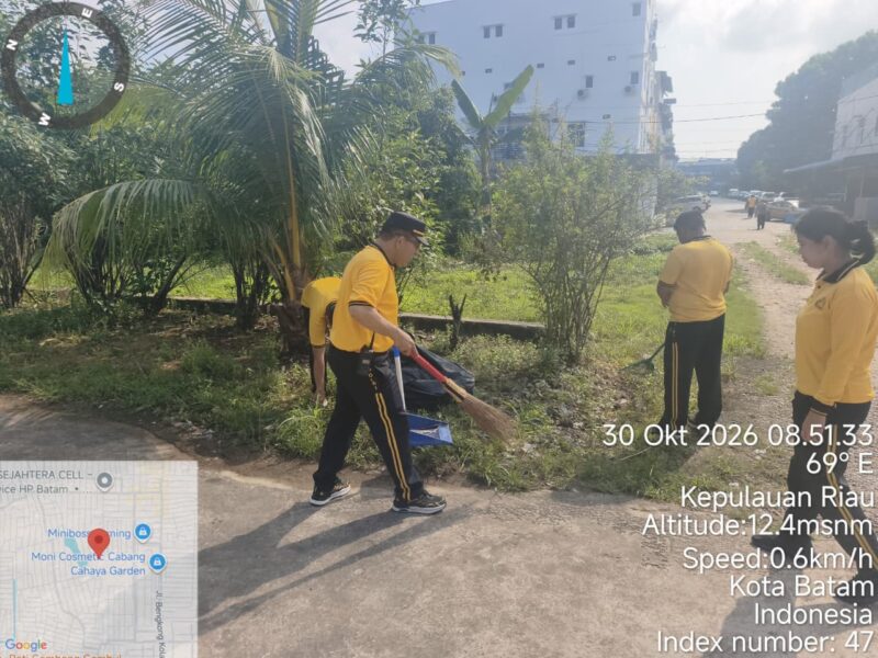 Wujudkan Kepedulian terhadap Lingkungan, Polsek Bengkong Gelar Aksi Green Policing di Klenteng Cahaya Garden Batam.
